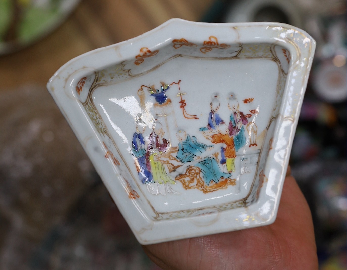 A quantity of decorative Chinese porcelain